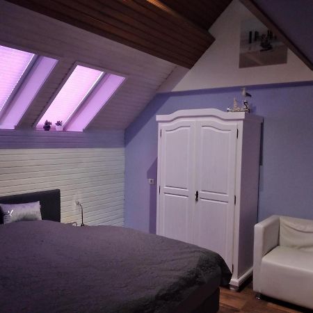 Ferienwohnung "Kunterbunt" Mit Burgblick Und Dachterrasse มอนเชา ภายนอก รูปภาพ